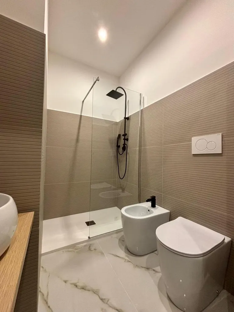 Camera Matrimoniale Deluxe con letto matrimoniale e dettagli moderni - foto 5