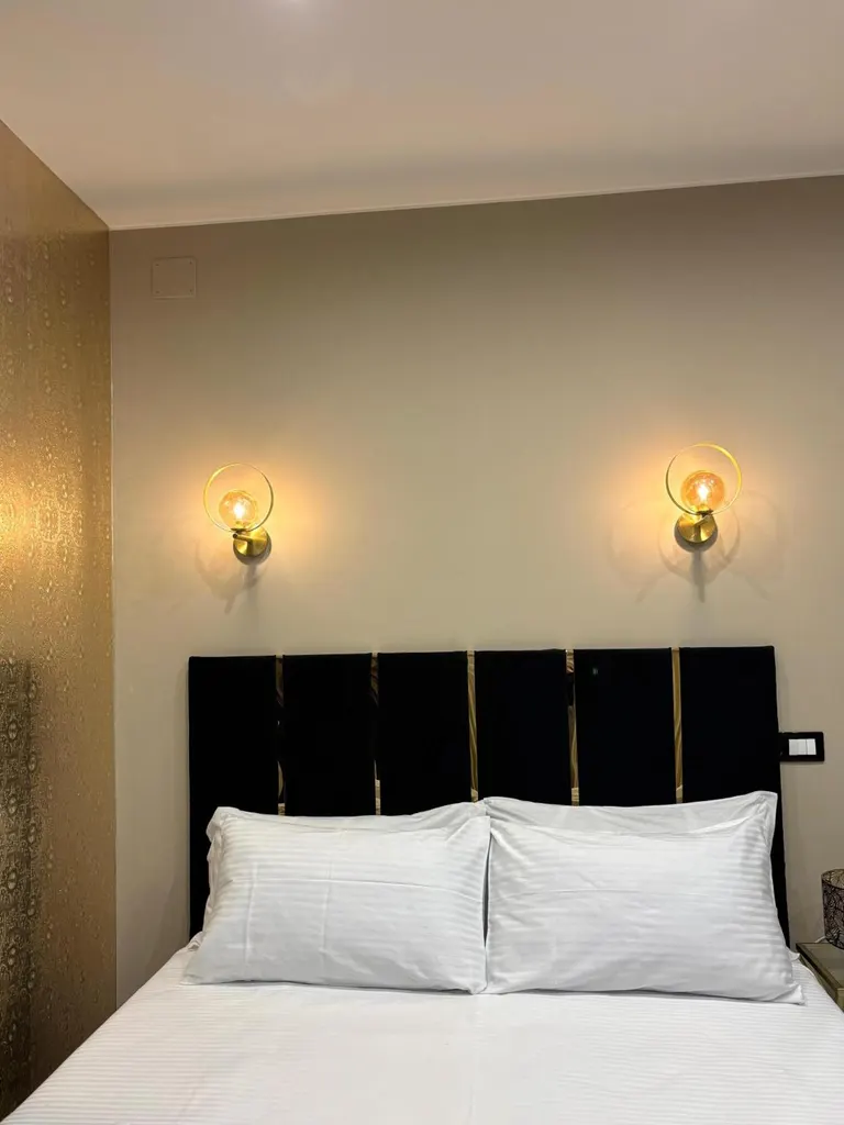 Camera Matrimoniale Deluxe con letto matrimoniale e dettagli moderni - foto 8
